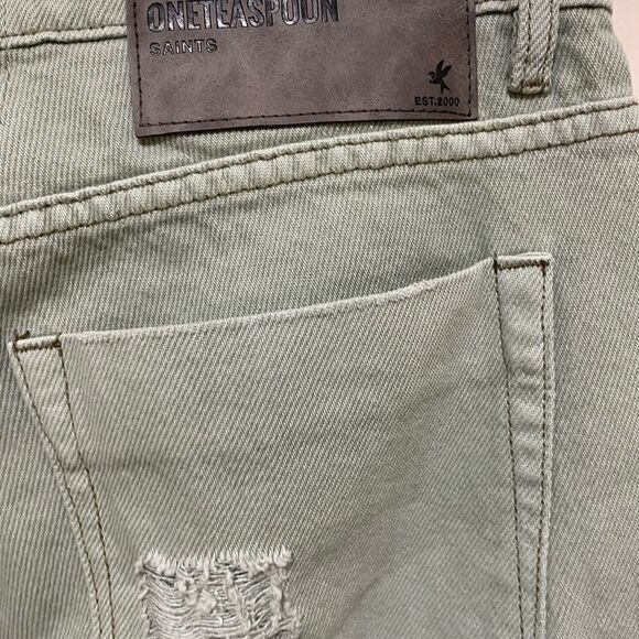 Messed Up Saints Boyfriend Jean in Faded Khaki
One Teaspoon
Size 25 NWT - Picture 9 of 10